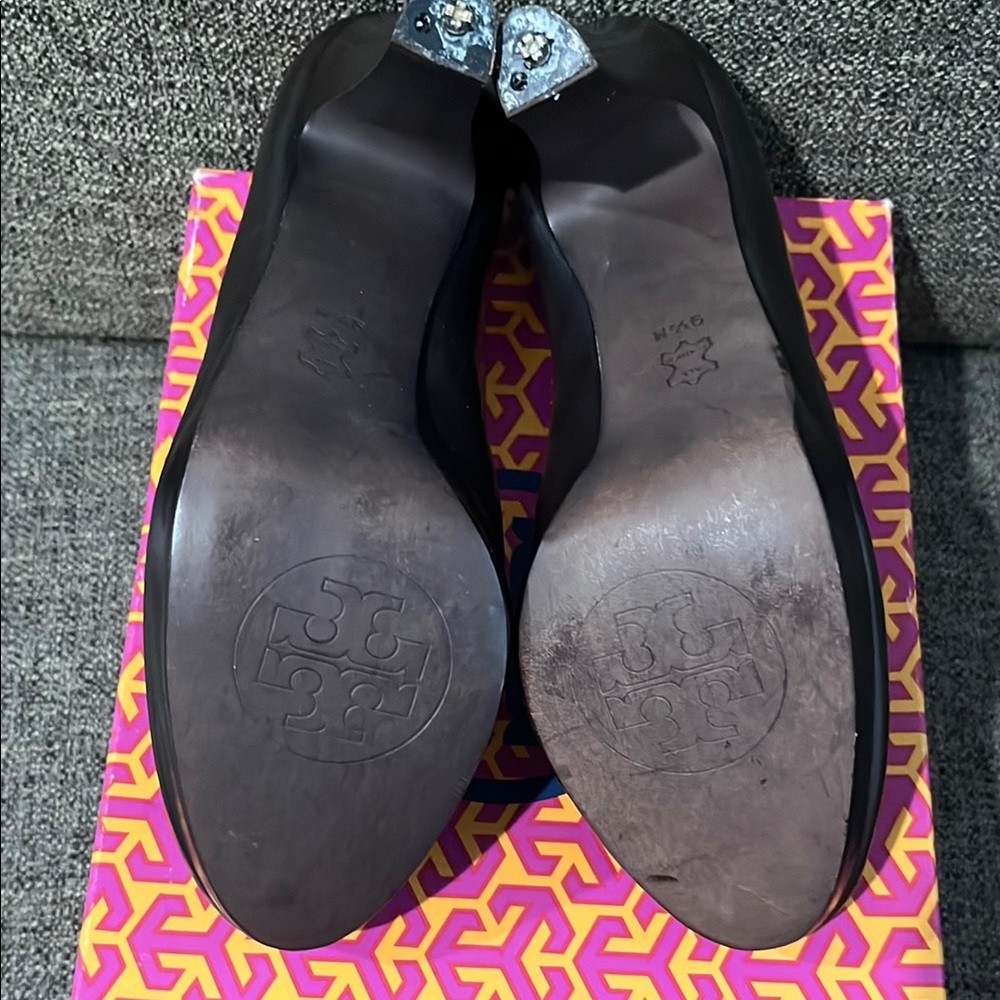 New Tory Burch Chocolate Brown Betty Pumps - Picture 6 of 16